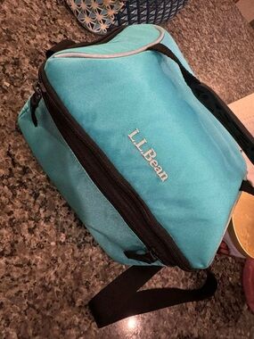 L.L.Bean Turquoise flip-top lunch box Bag with strap